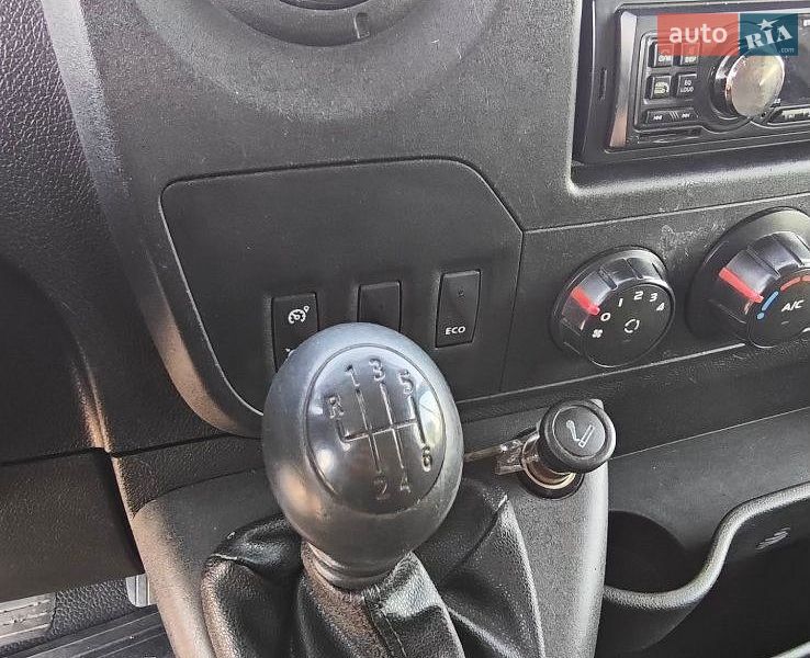 Вантажний фургон Renault Master 2017 в Гребінках