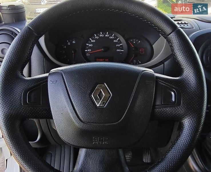 Вантажний фургон Renault Master 2017 в Гребінках