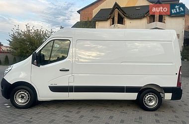 Вантажний фургон Renault Master 2017 в Рівному