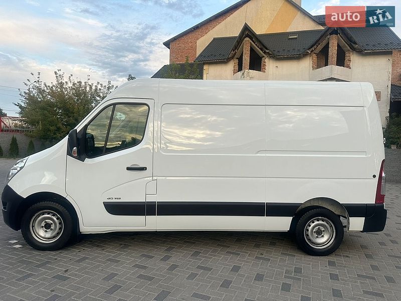 Вантажний фургон Renault Master 2017 в Рівному