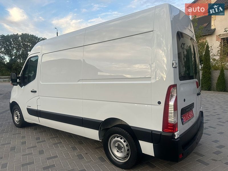 Вантажний фургон Renault Master 2017 в Рівному