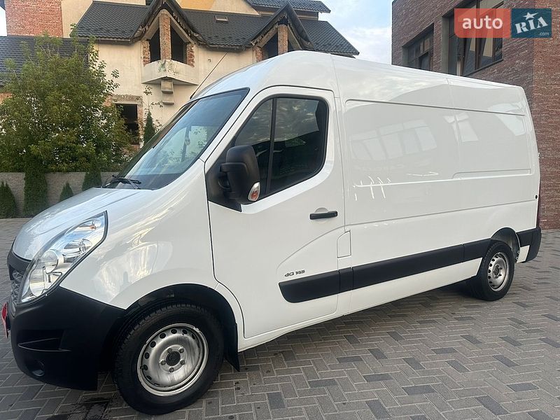 Вантажний фургон Renault Master 2017 в Рівному