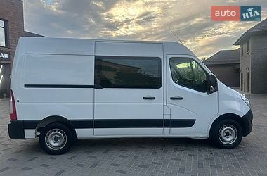 Вантажний фургон Renault Master 2017 в Рівному