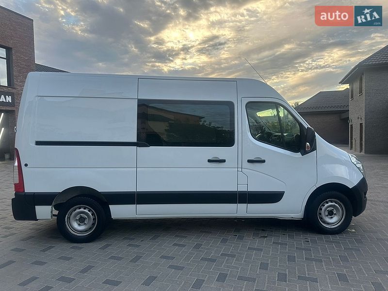 Вантажний фургон Renault Master 2017 в Рівному