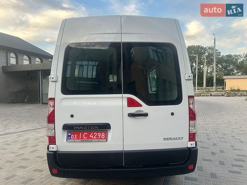 Вантажний фургон Renault Master 2017 в Рівному