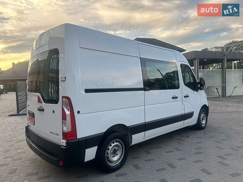 Вантажний фургон Renault Master 2017 в Рівному