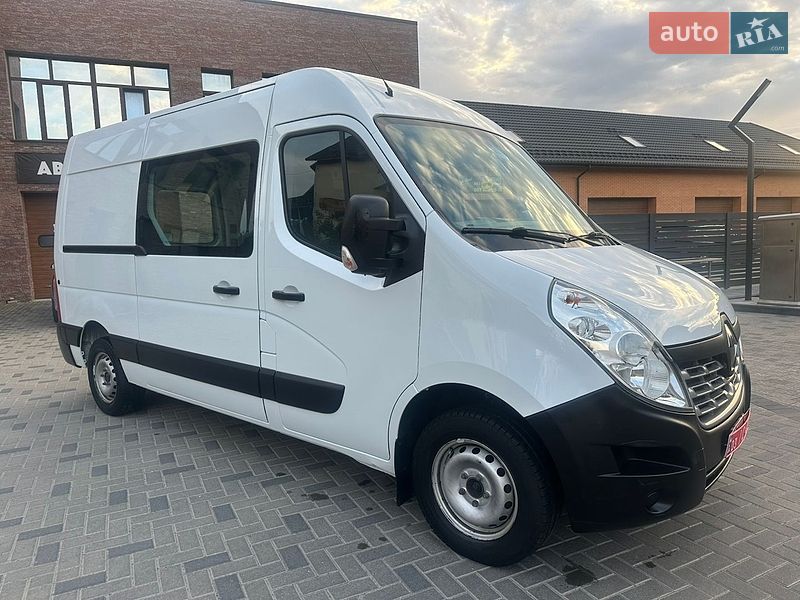 Вантажний фургон Renault Master 2017 в Рівному