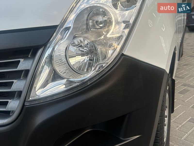 Вантажний фургон Renault Master 2017 в Рівному