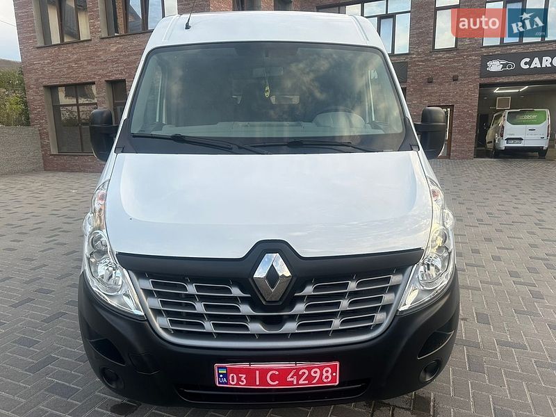 Вантажний фургон Renault Master 2017 в Рівному