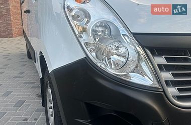 Вантажний фургон Renault Master 2017 в Рівному
