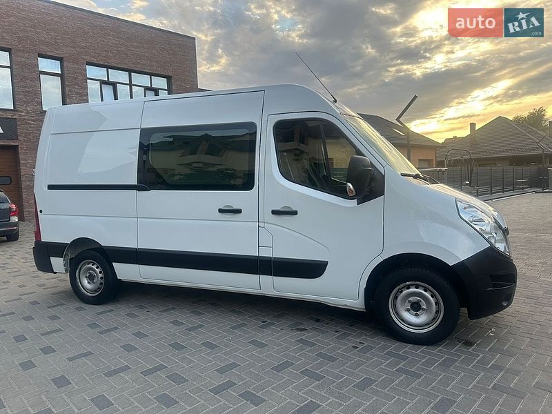 Вантажний фургон Renault Master 2017 в Рівному