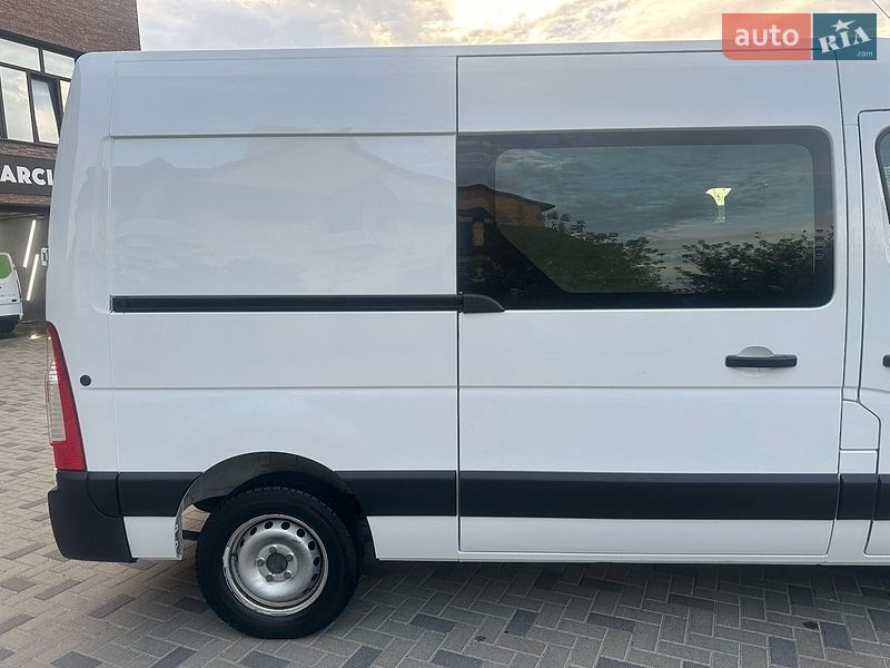 Вантажний фургон Renault Master 2017 в Рівному