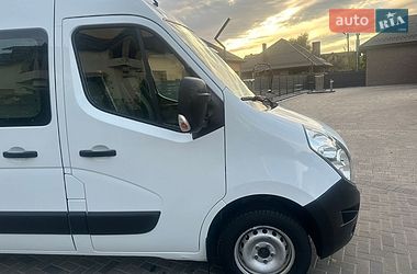 Вантажний фургон Renault Master 2017 в Рівному