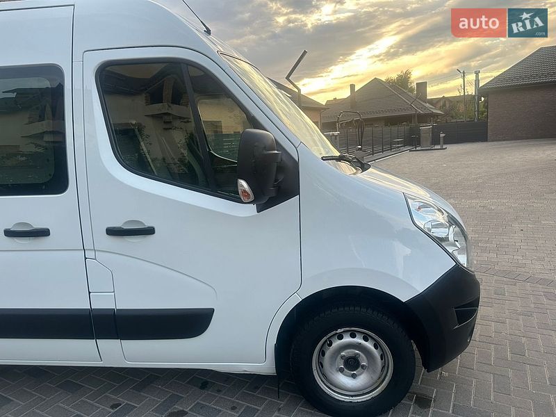 Вантажний фургон Renault Master 2017 в Рівному