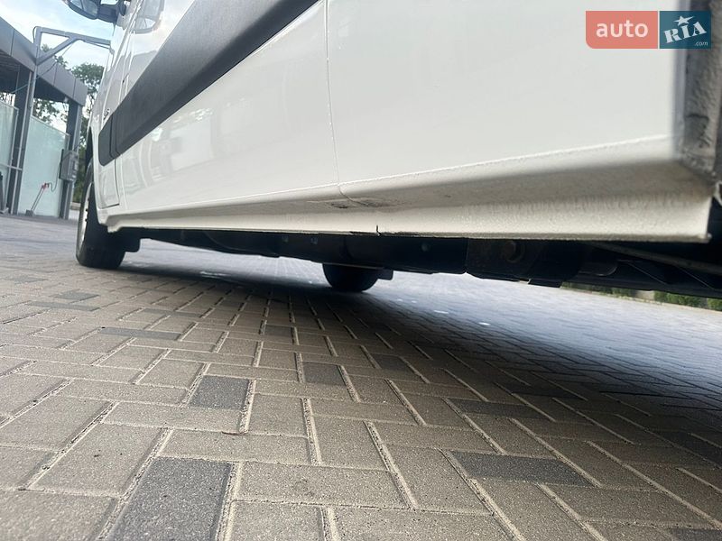 Вантажний фургон Renault Master 2017 в Рівному