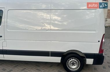 Вантажний фургон Renault Master 2017 в Рівному