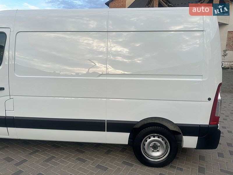 Вантажний фургон Renault Master 2017 в Рівному