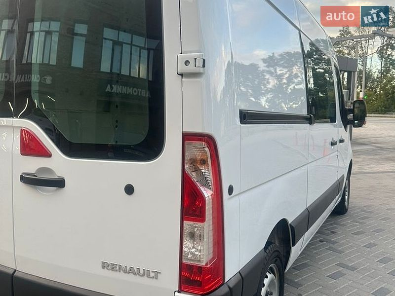 Вантажний фургон Renault Master 2017 в Рівному