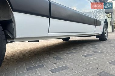 Вантажний фургон Renault Master 2017 в Рівному