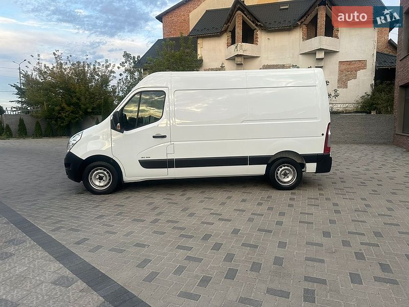 Вантажний фургон Renault Master 2017 в Рівному