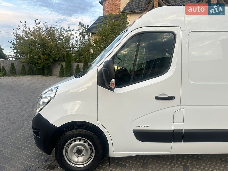 Вантажний фургон Renault Master 2017 в Рівному