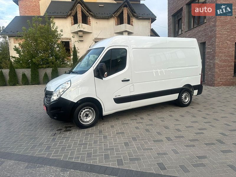 Вантажний фургон Renault Master 2017 в Рівному