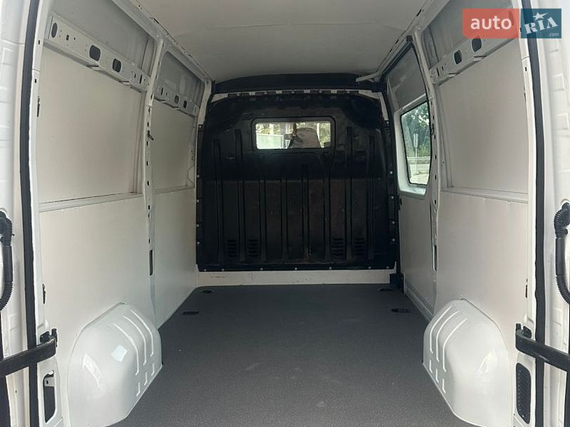 Вантажний фургон Renault Master 2017 в Рівному