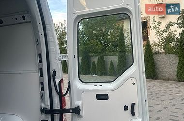 Вантажний фургон Renault Master 2017 в Рівному
