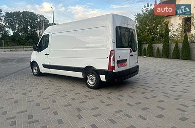 Вантажний фургон Renault Master 2017 в Рівному