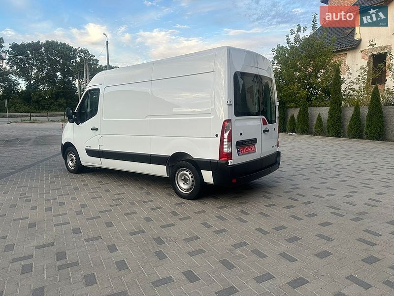 Вантажний фургон Renault Master 2017 в Рівному