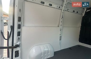 Вантажний фургон Renault Master 2017 в Рівному