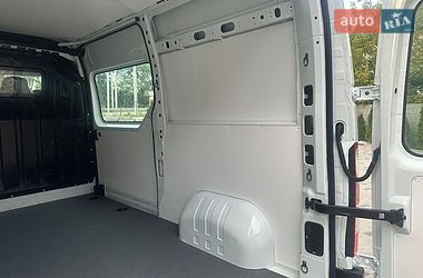 Вантажний фургон Renault Master 2017 в Рівному