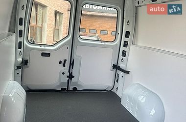 Вантажний фургон Renault Master 2017 в Рівному