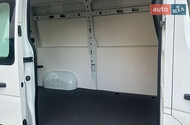 Вантажний фургон Renault Master 2017 в Рівному