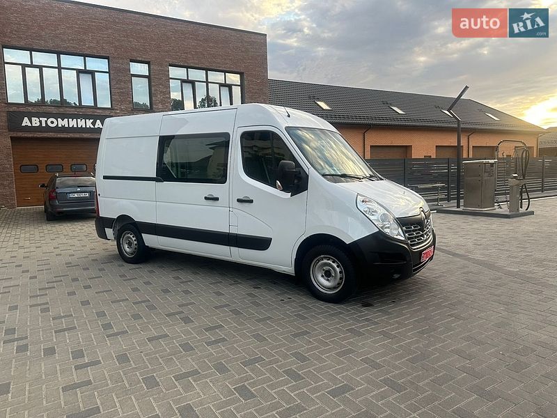Вантажний фургон Renault Master 2017 в Рівному