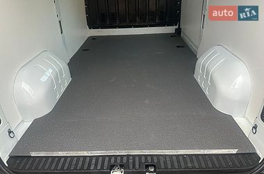 Вантажний фургон Renault Master 2017 в Рівному