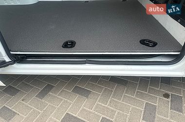 Вантажний фургон Renault Master 2017 в Рівному