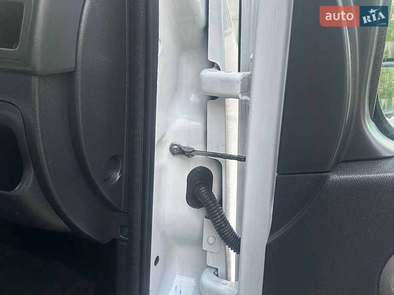 Вантажний фургон Renault Master 2017 в Рівному