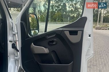 Вантажний фургон Renault Master 2017 в Рівному