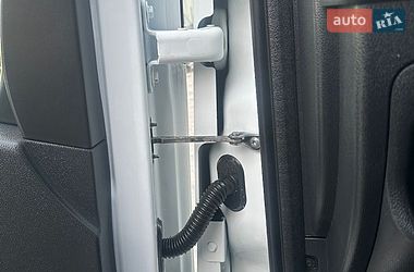 Вантажний фургон Renault Master 2017 в Рівному