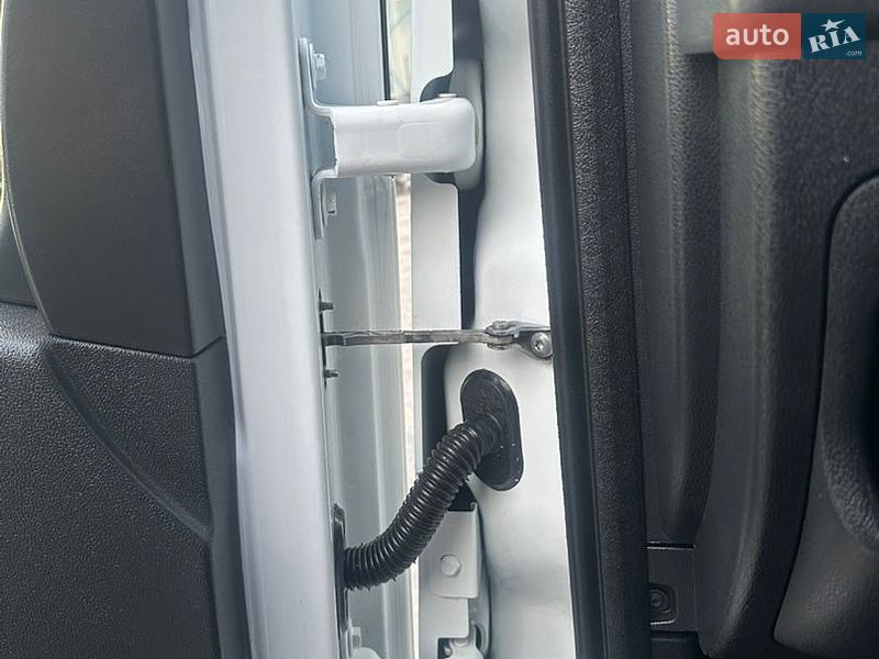Вантажний фургон Renault Master 2017 в Рівному