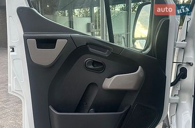 Вантажний фургон Renault Master 2017 в Рівному