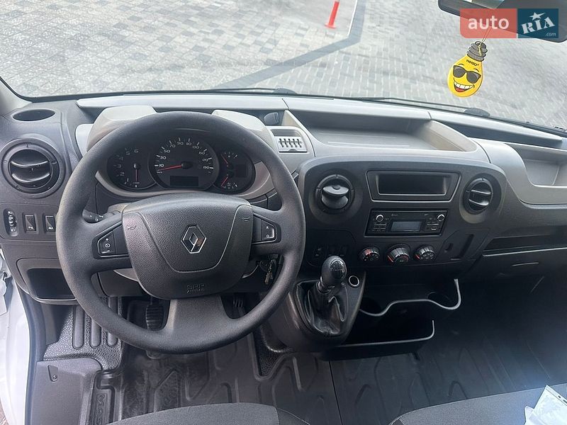 Вантажний фургон Renault Master 2017 в Рівному