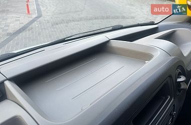 Вантажний фургон Renault Master 2017 в Рівному