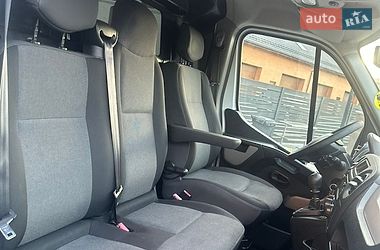 Вантажний фургон Renault Master 2017 в Рівному