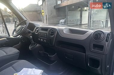 Вантажний фургон Renault Master 2017 в Рівному