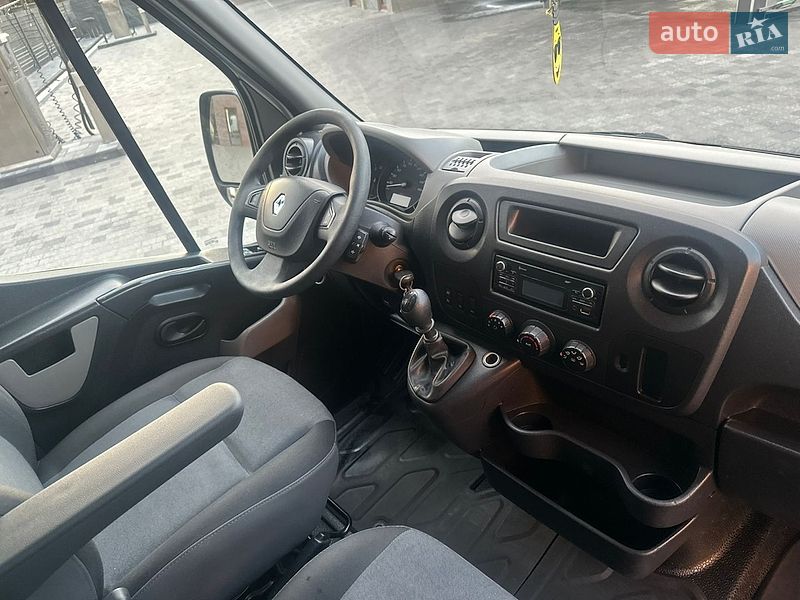 Вантажний фургон Renault Master 2017 в Рівному