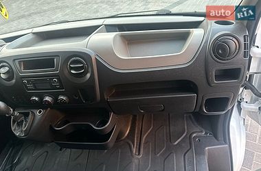 Вантажний фургон Renault Master 2017 в Рівному