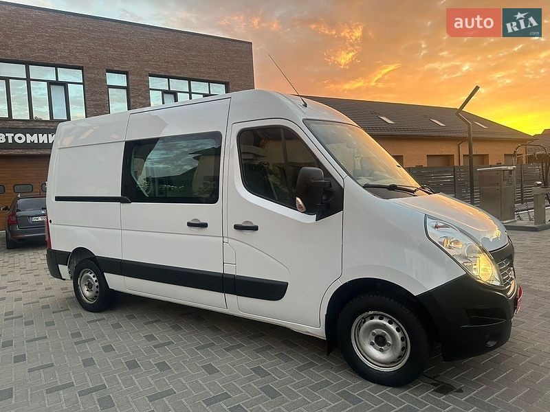 Вантажний фургон Renault Master 2017 в Рівному