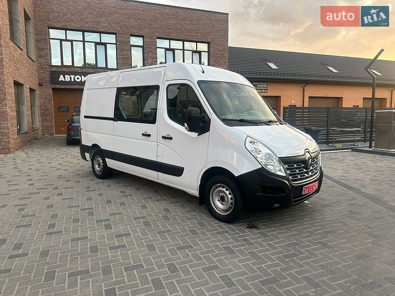 Вантажний фургон Renault Master 2017 в Рівному